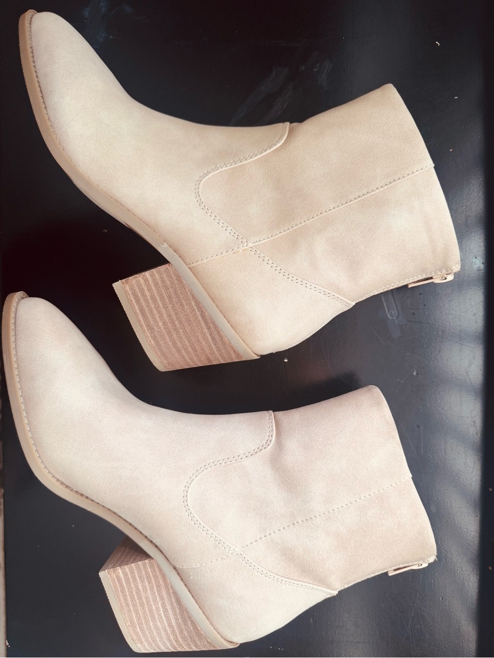 NWOT! DV Dolce Vita ODYS Tan Suede Bootie